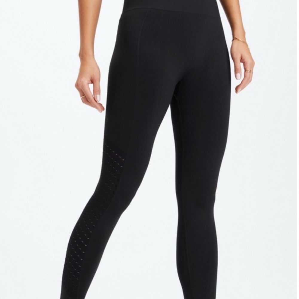Fabletics Black Sync High-Waisted Perforated 7/8 Leggings - Size XL
